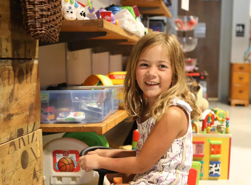 Thrift-volunteer-Host-an-item-drive-