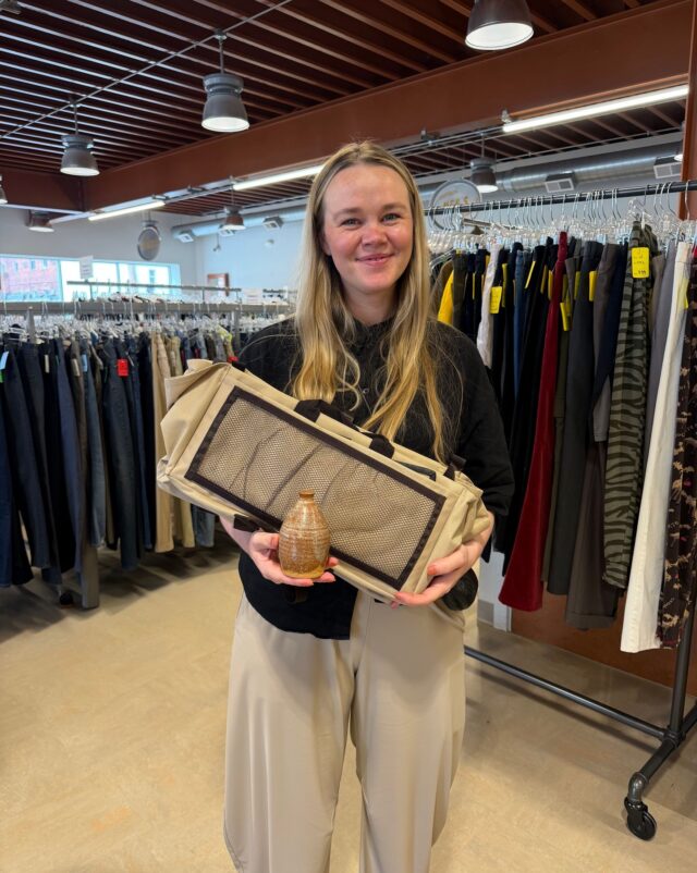 A moment from the store this week: Leah and a couple of her finds.

She mentioned she’s always on the lookout for handmade pieces, but also likes to leave with something she can use. This time, it was a ceramic piece and a simple container for her space - something practical and simple.

Glad she found a few good things. Hope to see her at Second Harvest again soon!

#thrift #pittsburghthrift #pittsburgh #thriftstore #sharpsburgh