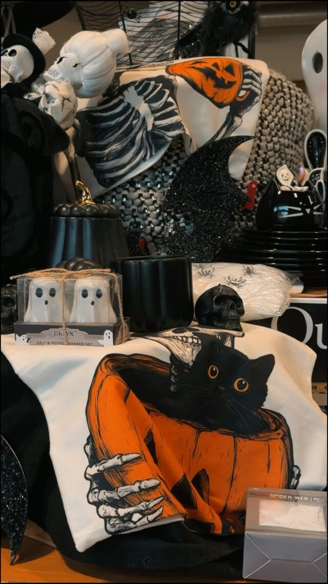 Spooky season is here. 👻🎃

Costumes, Halloween décor & one-of-a-kind finds are creeping into Second Harvest Community Thrift Store. Come haunt the aisles before the best stuff disappears. 🕸️

📍 Second Harvest Community Thrift Store
