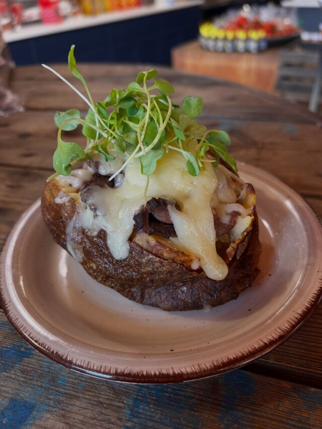 New on the Menu! Roast Beef & Gruyère Loaded Baked Potato

Available while supplies last! 

📍 Harvest on Main Community Market
808 Main Street, Sharpsburg
Monday–Friday | 10 AM–6 PM